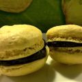 Gelbe Makrönchen mit Mousse au Chocolat