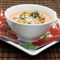 Kalte Gurken-Tomatensuppe mit Croutons