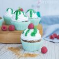 Kokosblüten-Cupcakes mit Waldmeisterpesto