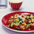 Zucchini-Tomaten-Gemüse mit Parmesanspänen