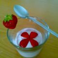 Quarkcreme mit frischen Erdbeeren