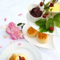 Scones with clotted cream, die Queen und ein[...]