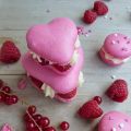 Macarons Herzen mit Himbeeren, Johannisbeeren[...]