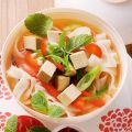 Reisnudelsuppe mit Paprika und Tofu