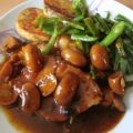 Schweinelachsbraten mit Butterpilzen und grünen[...]