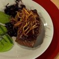 Rumpsteak mit Erbsenpüree und Steckrübenstroh[...]