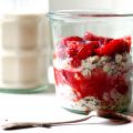 Bircher Muesli  mit gewürzter Erdbeersauce