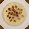Spargelcremesuppe mit Zimtcroutons