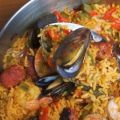 Paella mit Meeresfrüchten und Fleisch