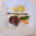 Straußensteak mit Honig-Soße an getrüffelten[...]