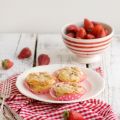 Erdbeer-Cheesecake-Muffins mit Streuseln.... I[...]