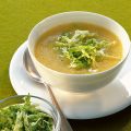 Maissuppe mit Kopfsalat