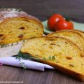 Thymian-Weißbrot mit getrockneten Tomaten