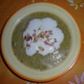 Zucchinsüppchen mit Apfel-Zwiebel-Schmelz