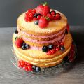 Fruchtiger Beeren-Mango Naked Cake