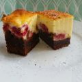 Cheesecake-Brownies mit Himbeeren