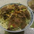 Bun Bo (Rindfleisch mit Nudeln und Salat)