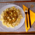 Putengeschnetzeltes in Currysosse mit Ananasreis