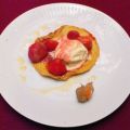 Vanilleeis mit karamellisierten Erdbeeren in[...]