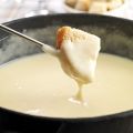 Schweizer Käsefondue »moitié-moitié«