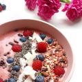 pink berry crush: Bananen-Erdbeer-Smoothie Bowl[...]