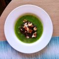 Zucchini-Lauch-Suppe mit Glasnudel-Pilzbett