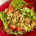 Gegrillte Hühnerbruststreifen auf Salat mit[...]