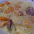 Kartoffel-Möhren-Schmelzkäse-Suppe mit Würstchen
