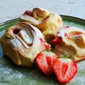 Erdbeer Puddingschnecken - Große Hefeteigliebe