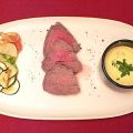 Chateaubriand mit Gemüsechips und Sauce[...]