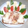 Vollkornbrot mit Forellenfilets geräuchert
