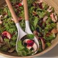 Werbung: Grüner Salat mit fruchtigem Dressing &[...]