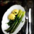 Grüner Spargel mit Pellkartoffeln