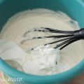 Vanille-Quarkspeise mit leckerem Erdbeer-Sirup