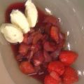 Quarkmousse mit Erdbeer-Rhabarber-Ragout