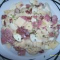 Nudelsalat mit Salami, Schinken und Käse