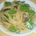 Fettucini mit Zuckerschoten und Pilzen