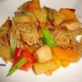 Wok-Hähnchen mit Ananas und Paprika