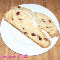 Stollen mit Cranberries und Marzipan