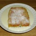 Apfelstrudel aus Blätterteig im Sahnebad