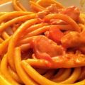 Asia-Knusperpute mit Erdnuss-Tomaten-Sauce