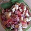 Erfrischender Melonen-Brot-Salat