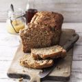 Zucchini-Apfel-Brot mit Mandeln und Ahornsirup