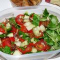 Gemischter Salat mit getrockneten Feigen