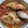 Hähnchenbrust mit Tomaten, Zwiebeln und Schinken