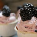 Brombeerige Cupcakes mit Creamcheese Topping