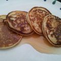 Buttermilchpancakes mit Ahornsirup