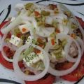 Thunfischsalat auf Tomatenbett mit Feta,[...]
