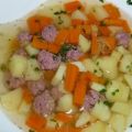Gemüsesuppe mit Mettklößchen