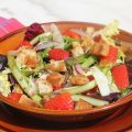 Frühlingssalat mit grünem Spargel, Erdbeeren,[...]